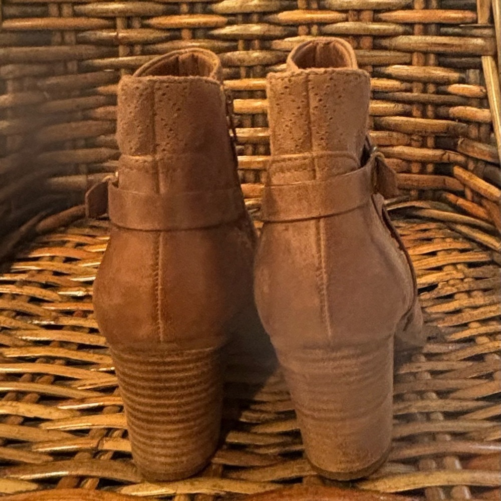 BareTraps  Launa Bootie Tan Ankle Boots with Strap Detail, Zip Up size 10.5 - Picture 3 of 11